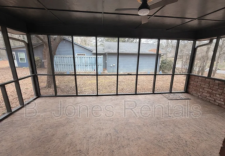 30 Fairfield Dr — Photo 3