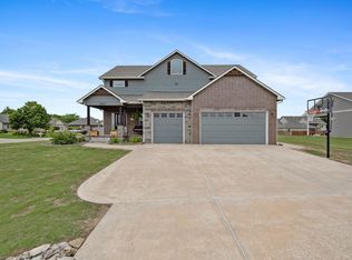 8827 N Red Cedar Ln, Valley Center, KS 67147
