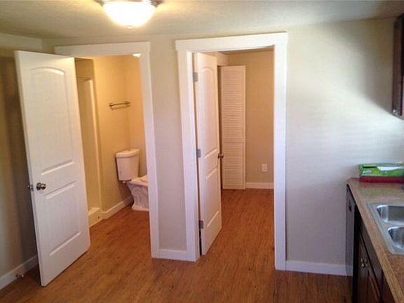 5th image of 309 S Baker St #1