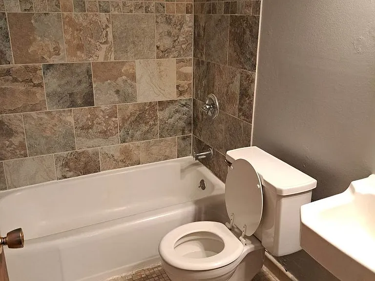 5950 E River Rd — Photo 5