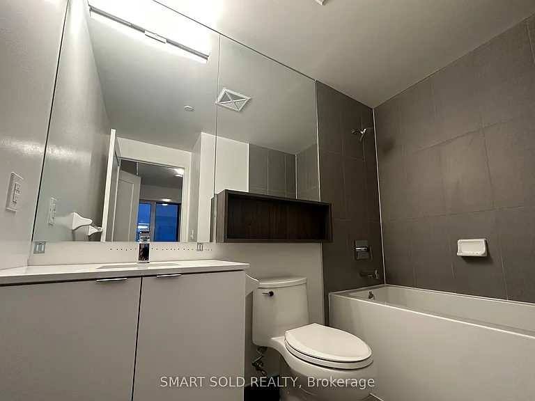 70 Princess St #607-E — Photo 15