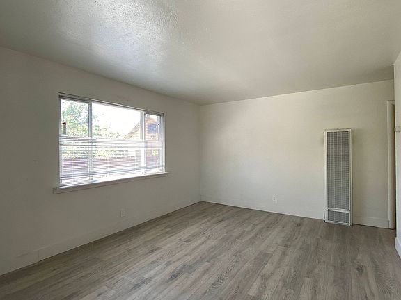 5th image of 837 N Pilgrim St #4
