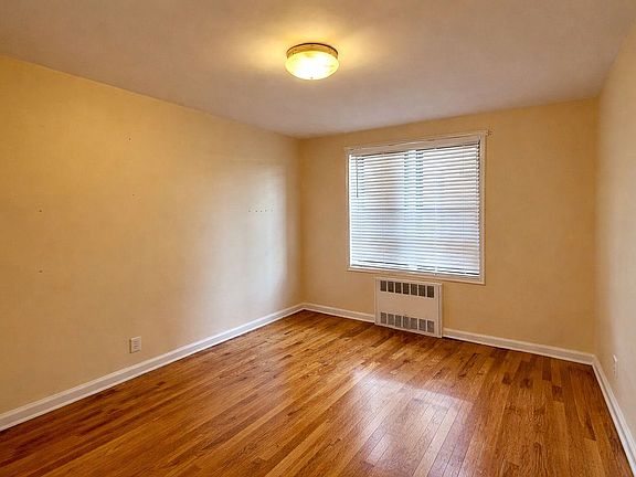 4th image of 2240 Burnett St APT 2F