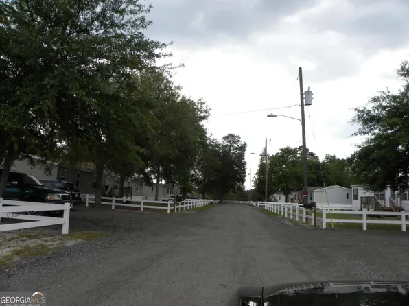 3470 SE Arnold Dr, Allenhurst, GA 31301