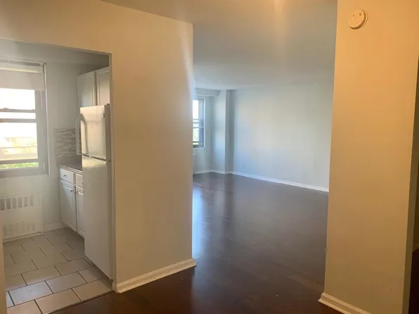 201 Saint Pauls Avenue 7M image 3 of 18
