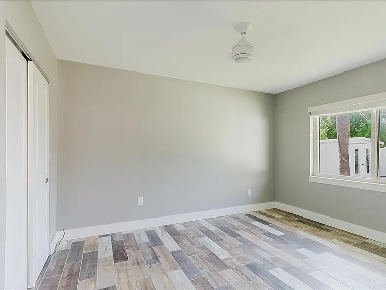 411 87th Ave — Photo 35