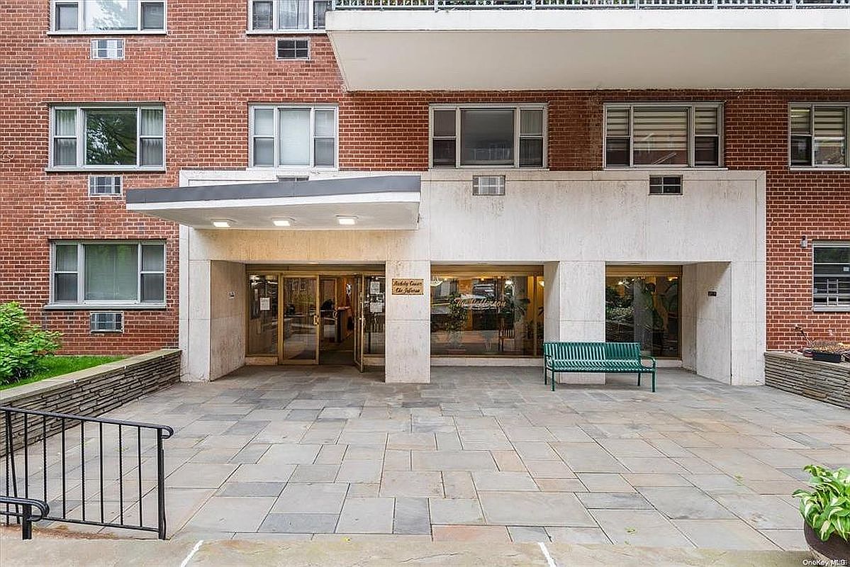 5240 39th Dr APT 4U, Woodside, NY 11377 | MLS #S1802987 | Zillow