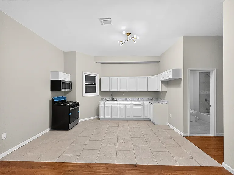 826 S 15th St — Photo 18