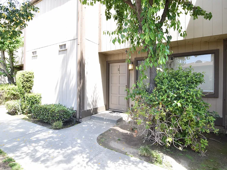 1295 Elm Ave #E — Photo 6