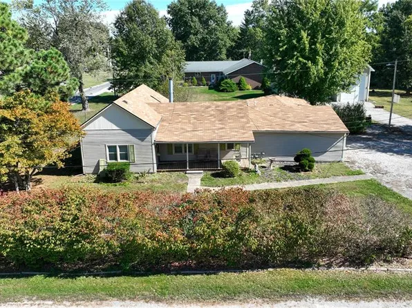 802 E Pleasant St, Bunker Hill, IL 62014