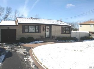 2 Glen Way, Lake Grove, NY 11755