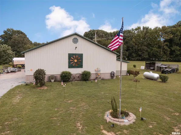 1400 N Duquoin St, Benton, IL 62812