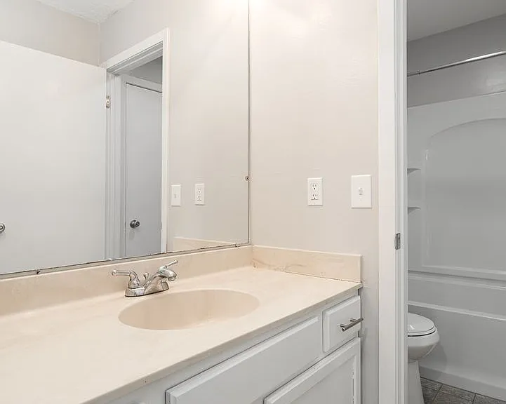 Greenwood Apartments — Photo 32