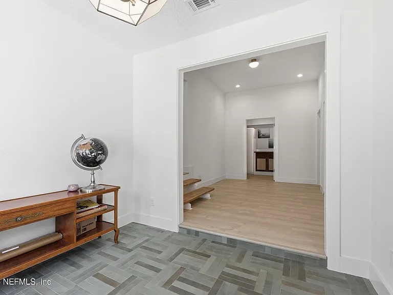 2304 Bethune Ave — Photo 10