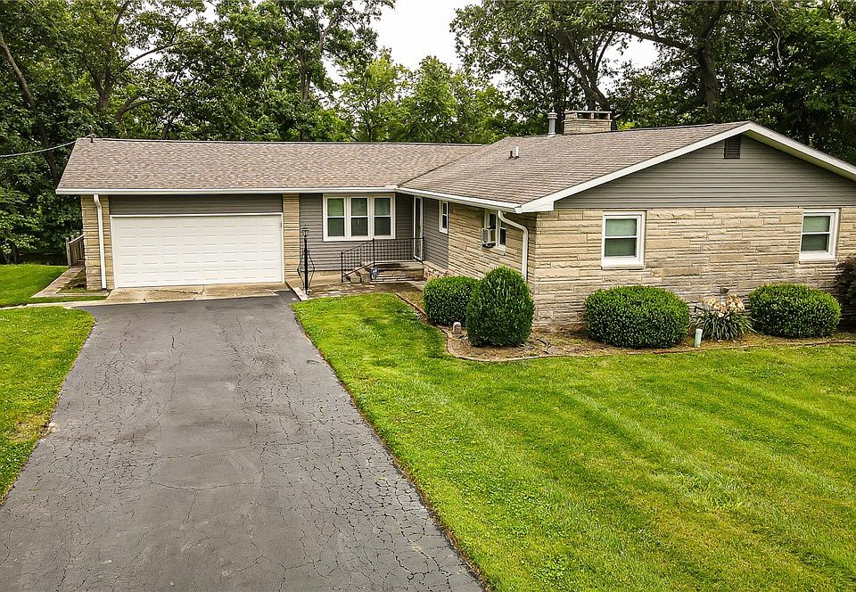 1st image of 18 Lakewood Dr