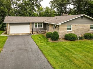 18 Lakewood Dr, Paris, IL 61944