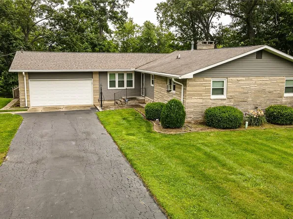 18 Lakewood Dr, Paris, IL 61944
