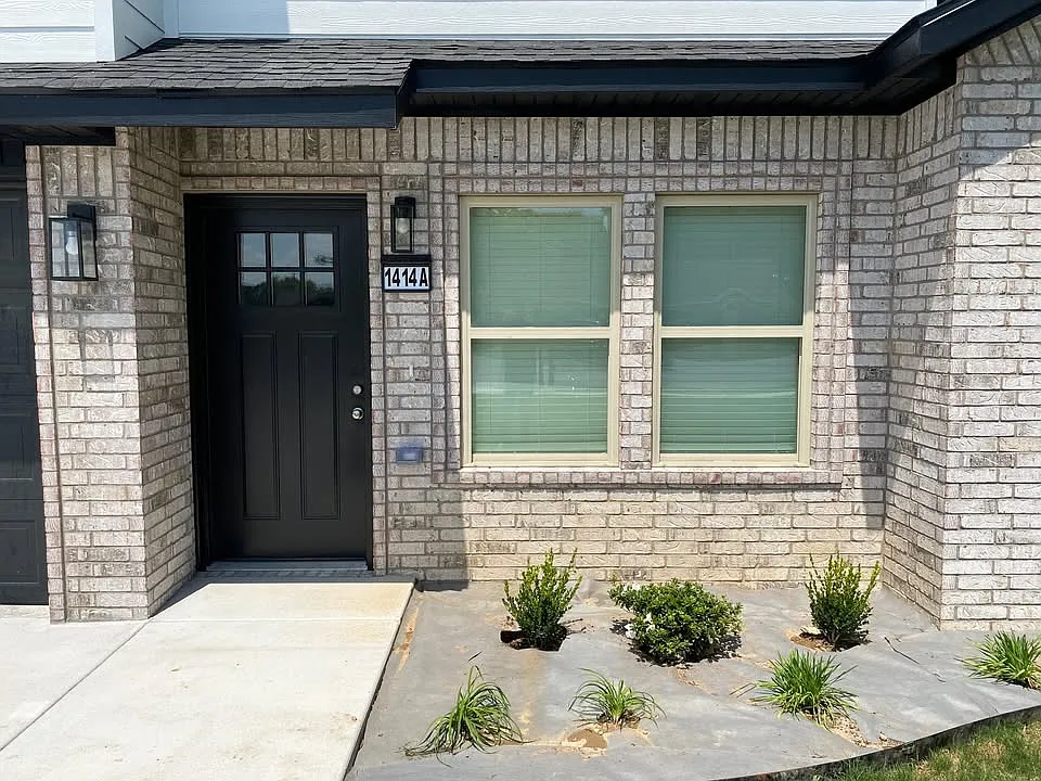 3 bed, 2.5 bath, 1402 sqft, $1,900 — Photo 3