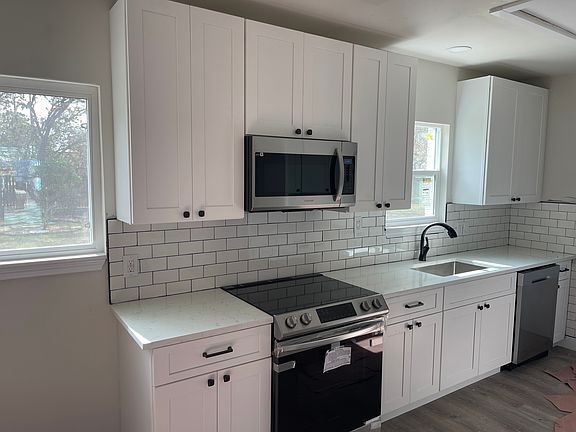 3rd image of 7330 Green Glen Dr #B