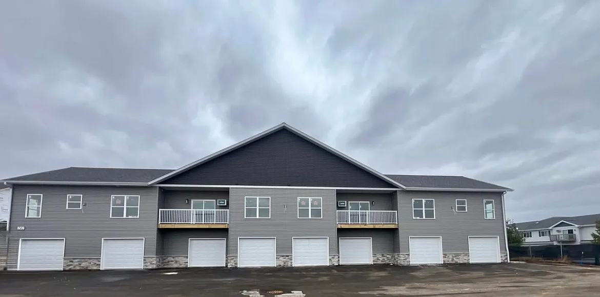 3 bed, $1,800 — Photo 1
