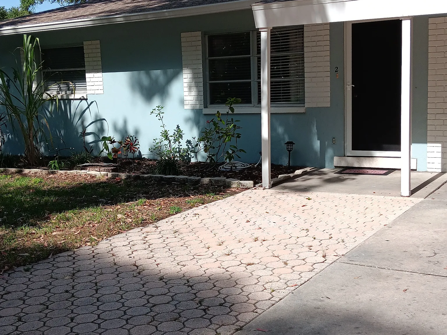 2747 Cypress Dr — Photo 3