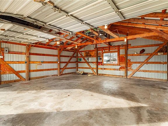 5th image of 200 N Crittendon St