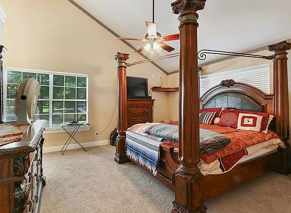 4th image of 704 Willow Oak Ln