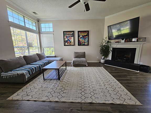 3rd image of 12820 Hedgeway Dr