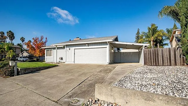 3 bed, 1638 sqft, $3,200 — Photo 2