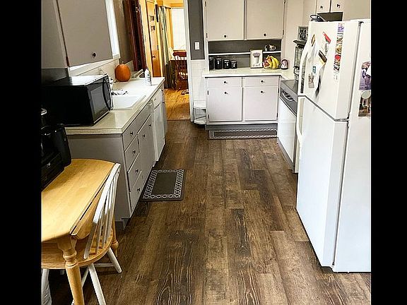 Kitchen, brand new flooring