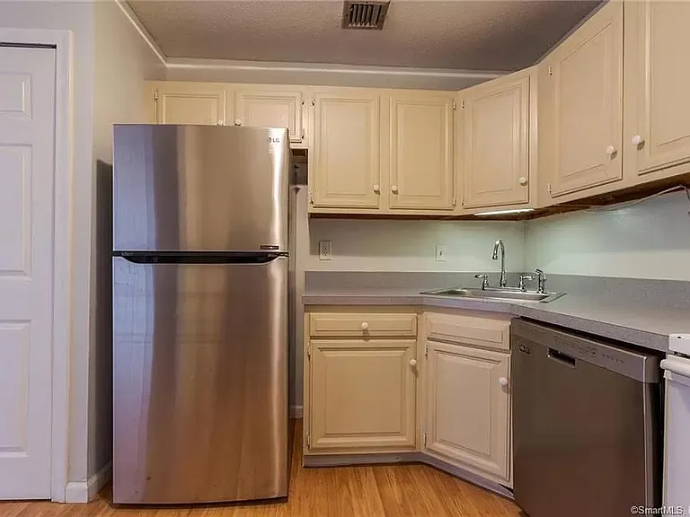 612 Twin Circle Dr #612 — Photo 4