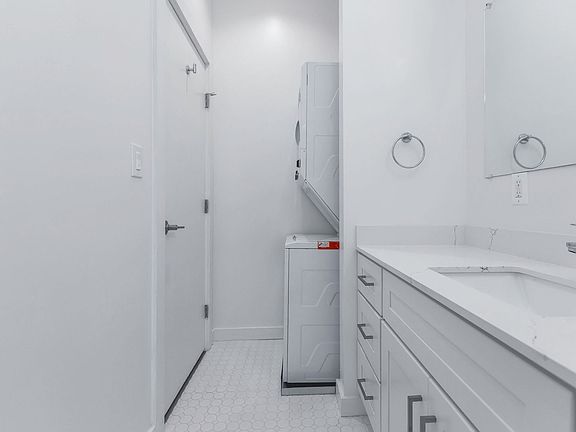 5th image of 1658 Sacramento St #4