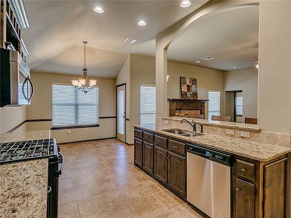 4th image of 8905 SW 36th St