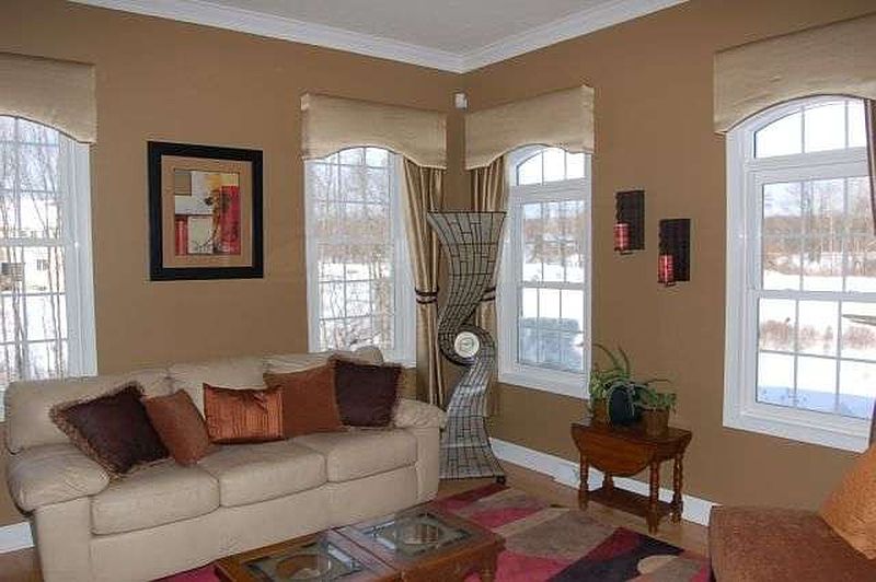 3rd image of 27 FARMVIEW Lane