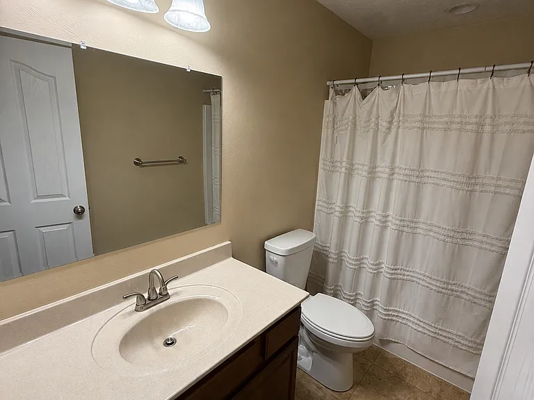 1210 Stonington Dr — Photo 9