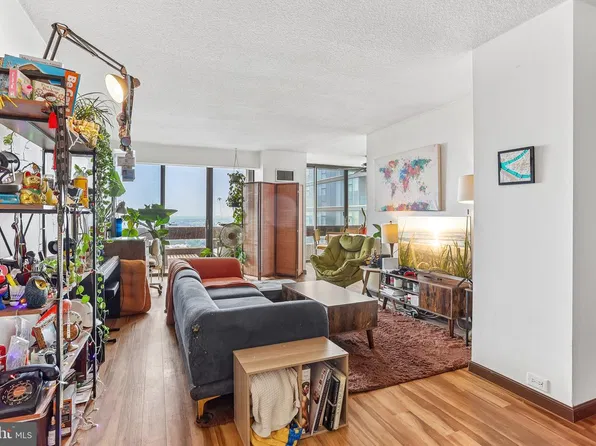 1326 Spruce St APT 2806, Philadelphia, PA 19107