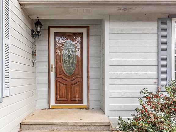 5th image of 9503 Timberlog Dr
