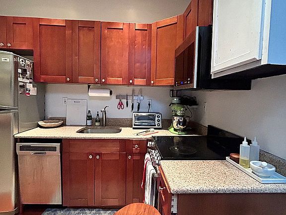 4th image of 110 Saint Marks Pl APT 22