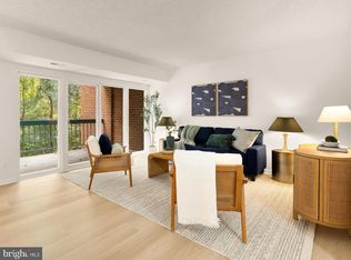 11833 Shire Ct APT 21B, Reston, VA 20191