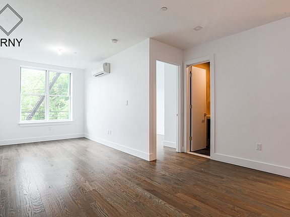 4th image of 224 Hawthorne St #2D