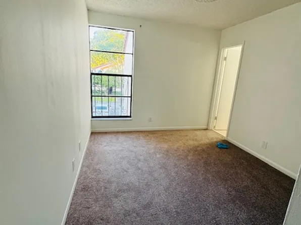 343 Ives Dairy Rd APT 8, Miami, FL 33179