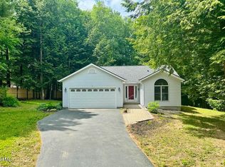 2 White Oak Ct, Greenfield Center, NY 12833