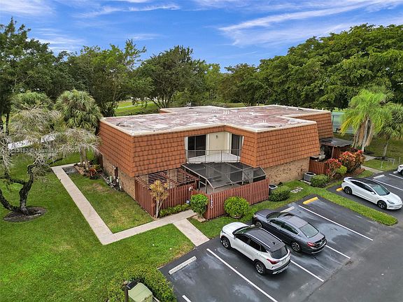 4th image of 11920 SW 13th Ct #11920