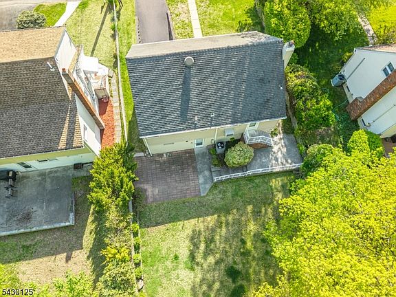 4th image of 225 Linden Rd