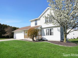 324 Glenarbor Dr NE, Rockford, MI 49341