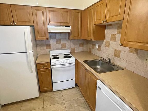 5th image of 2607 NE 8th Ave APT 45