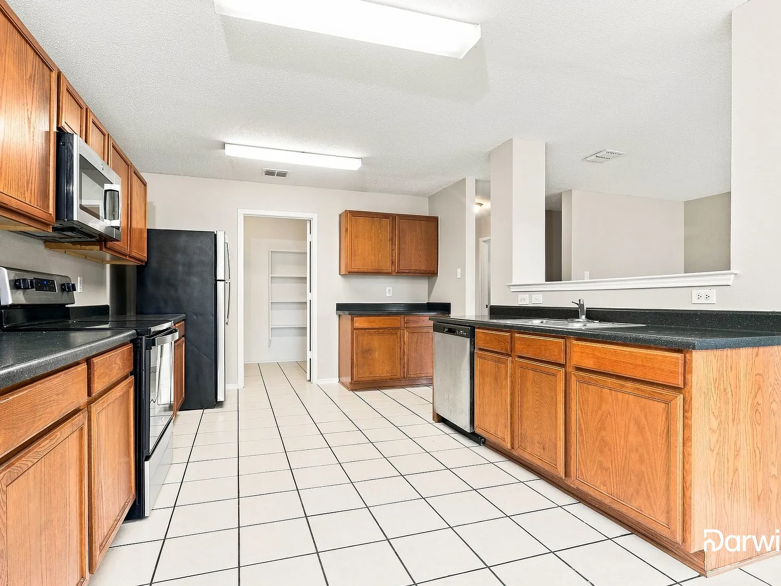 4 bed, 2.5 bath, 2910 sqft, $2,770 — Photo 4