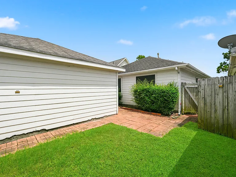 20967 Young Meadows Way — Photo 27