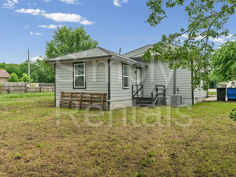 4214 Johnson St — Photo 23