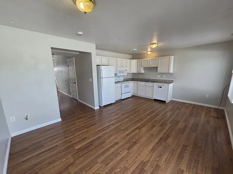 3530 Greenfield Dr — Photo 7